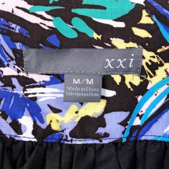 xxi | Flouncy Button-Detail Floral Skirt Size M - Picture 7 of 8